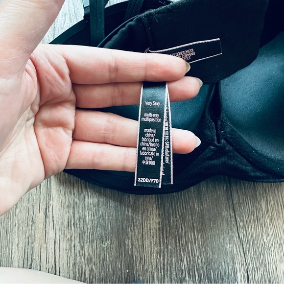 Victoria’s Secret Strapless Black Bra - Picture 4 of 4